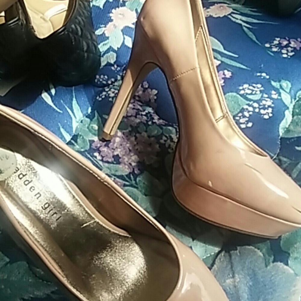 Heels - Picture 3 of 3